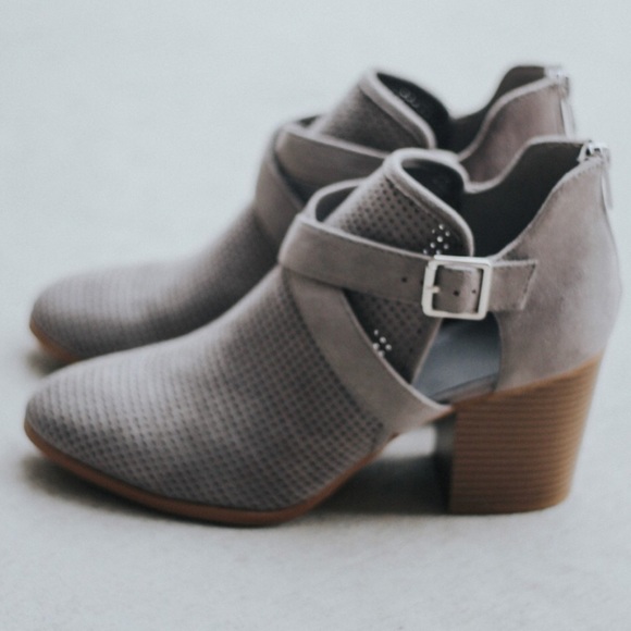 Shoes - 🚨 MUST GO! 🚨 NWT Gray Ankle Booties